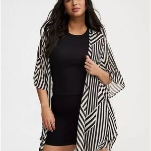 Torrid size 0 Black and White Striped Kimono Cardigan
